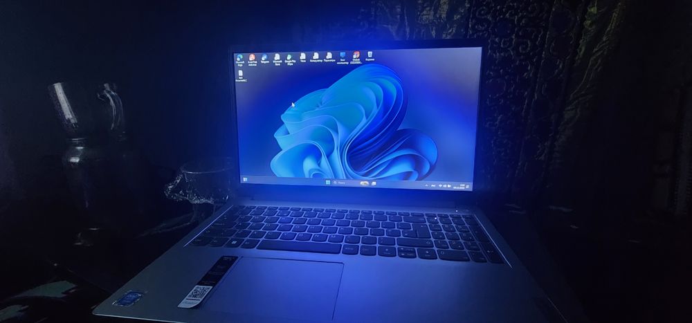 Lenova windows 11  xotira 256 . Video karta 512 tali