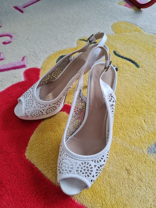 Дамски сандали и обувки