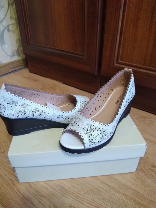 Продам женские туфли, лето