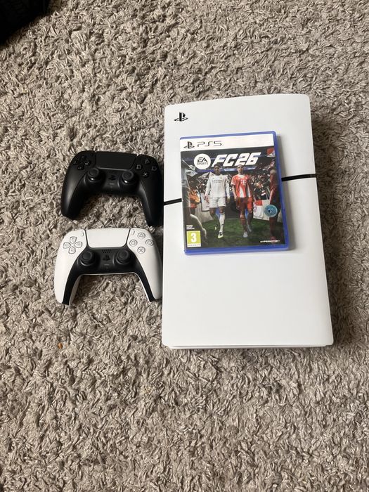 PlayStation 5 с два джойстика (фифа26 по пожелание се добавя)