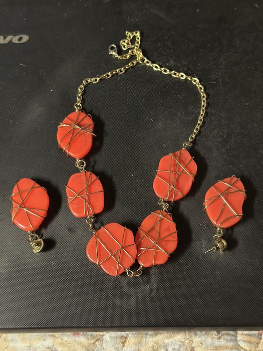 Vand set bijuterii, elegant, rosu cu auriu