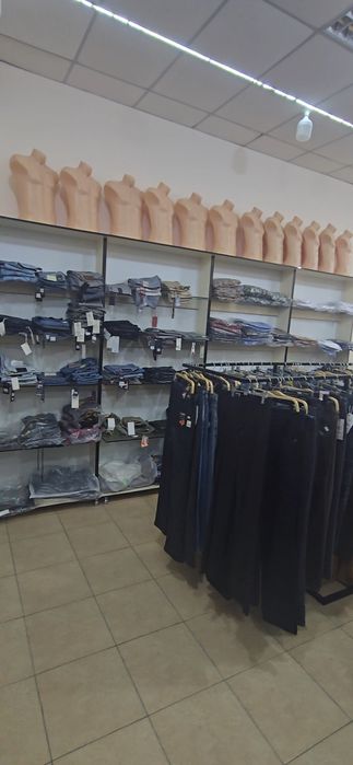 Продаётся мебель для магазина.