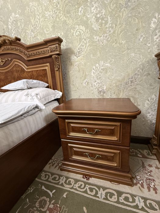 Срочно продаю шикарный спальный комплект в отличном состоянии!!!