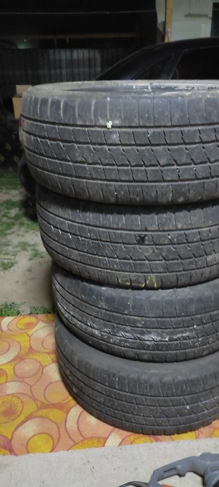 Продам шину р22.