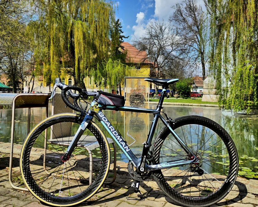 Cursieră carbon Boardman C7 - 7 kg • roată carbon 40mm • Tiagra 2x10