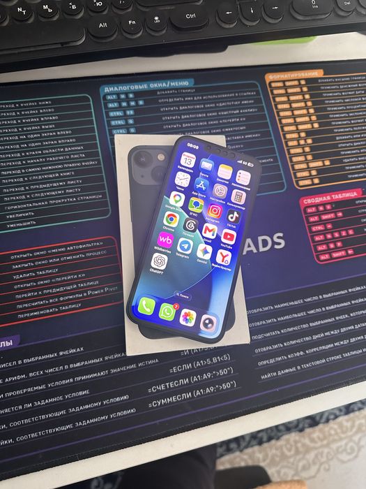 Продам iPhone 13