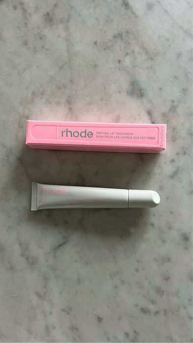 Rhode гланцове за усни, кейсове, моливи, ружове