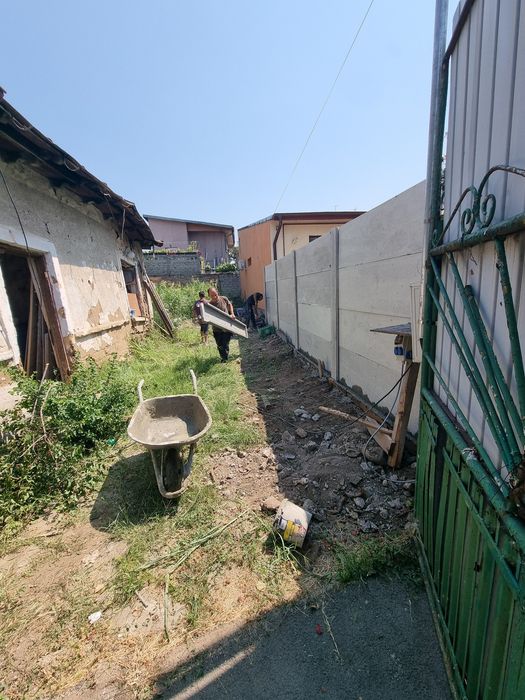 Teren Eroii Revolutiei  159 mp cu casa veche