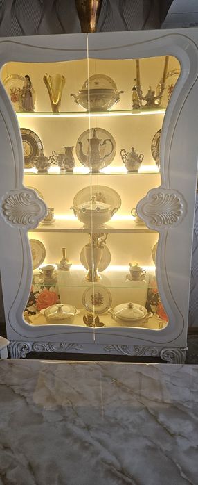 Продавам трапезна маса.