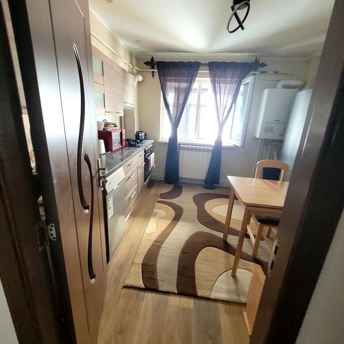 Închiriere apartament 2 camere, decomandat