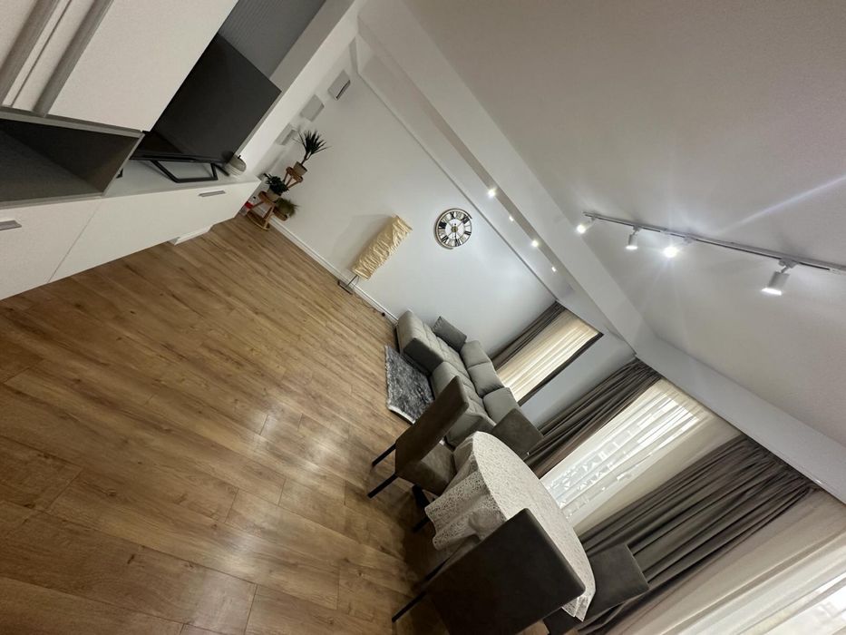 Inchiriez apartament