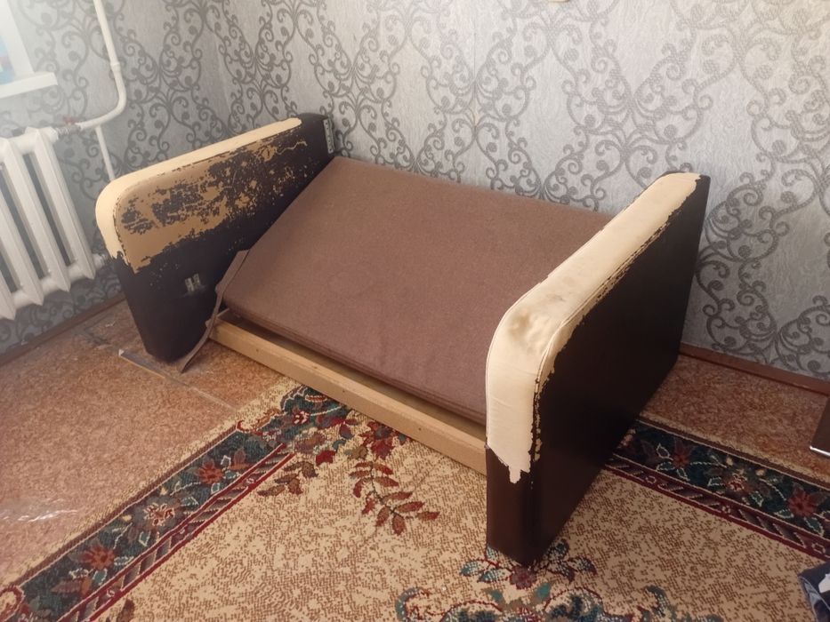 Заберите диван. Кому надо?