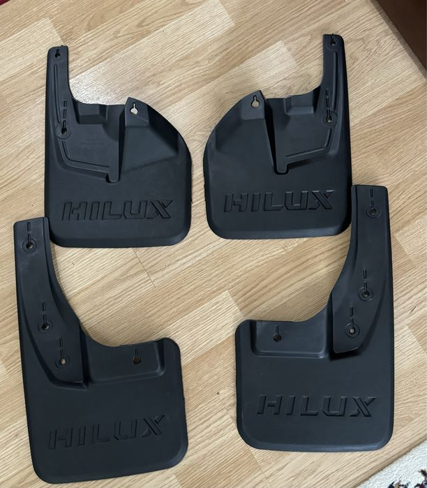 Брызговик на Hilux