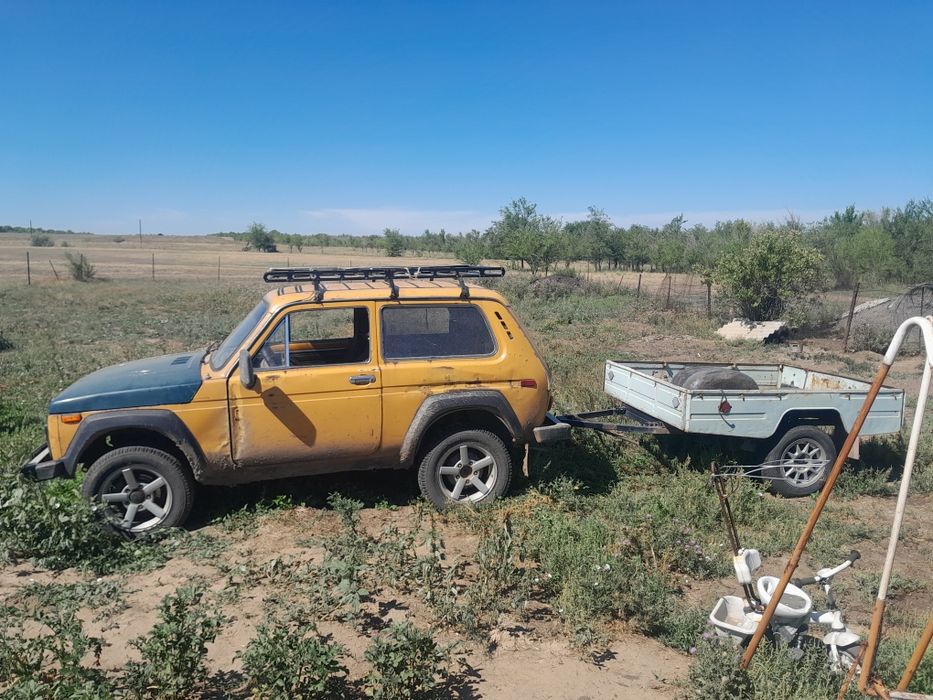 Продам ниву с прицепом