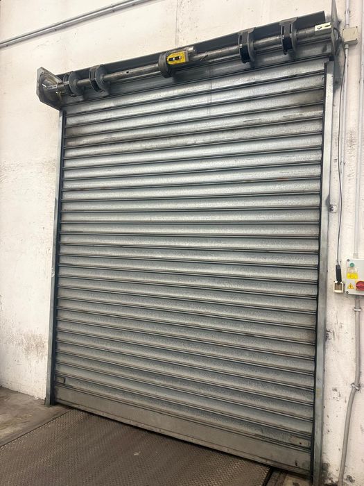 Usa de garaj metalica