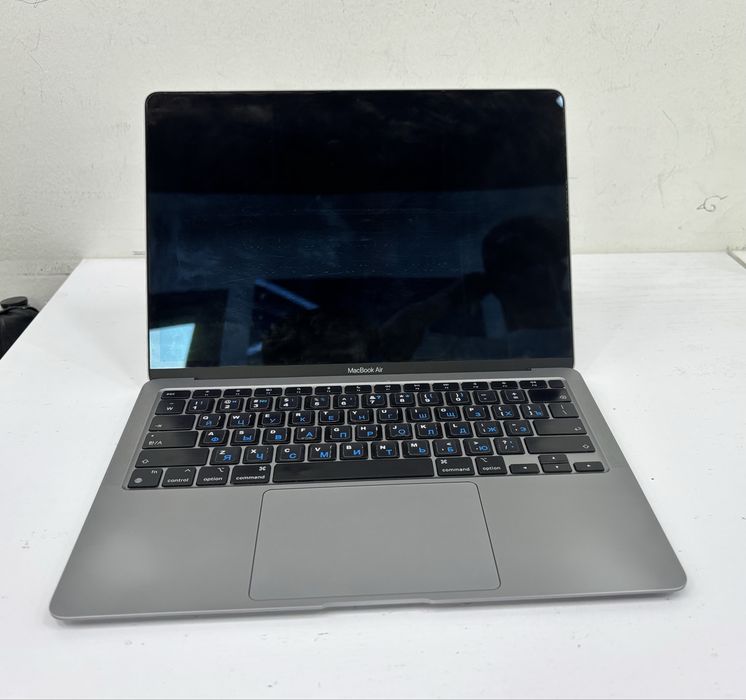 MacBook Air M1 / 16 GB ОЗУ / 256 GB SSD (Разбит экран)