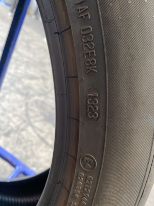 235/45/21 Continental Vara