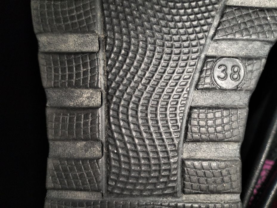 Продам женскую обувь.