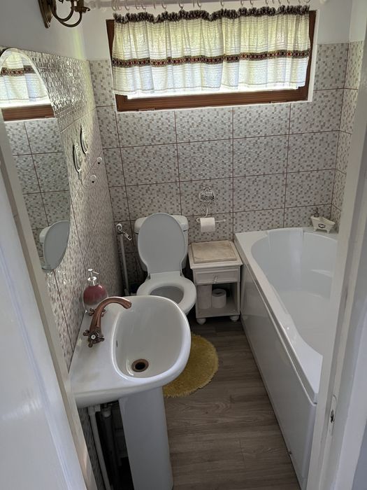 Inchiriez casa in Gura Vadului