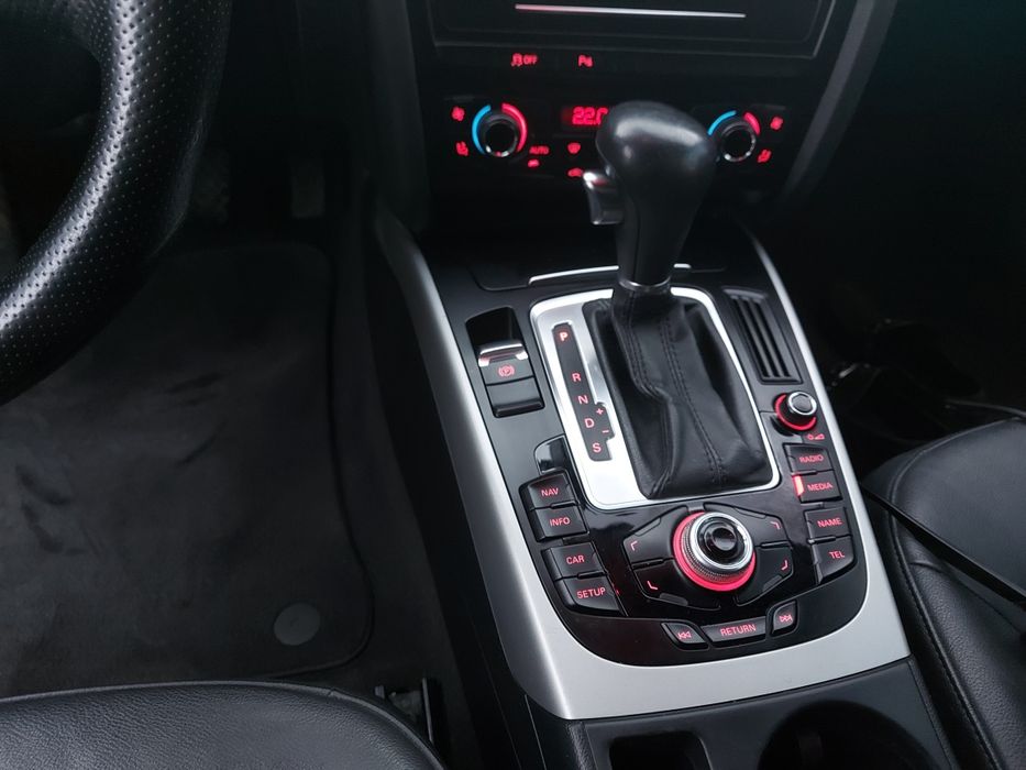 Audi A5   3.0  TDI . 7 S Tronic кутия F1 с пера на волана.