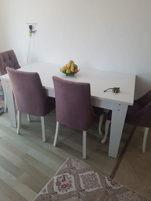 Маса със столове