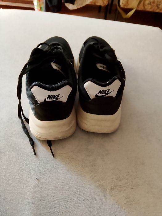 Продавам маратонки nike