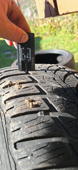 Vând anvelope (cauciucuri) 205x55R16