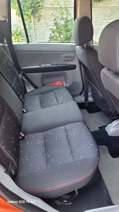 Vând mazda 2 din anul 2003