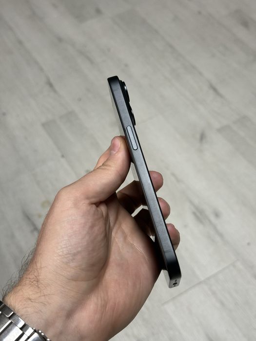 iPhone 15 / 128 GB / Baterie 82% / Negru / MDM