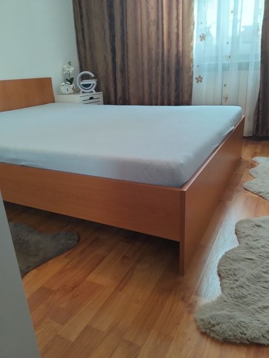 Cuier hol și pat matrimonial