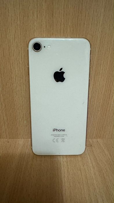 iPhone 8 в идеальном состоянии