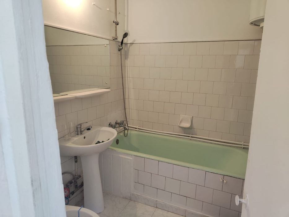 Închiriez apartament cu două camere