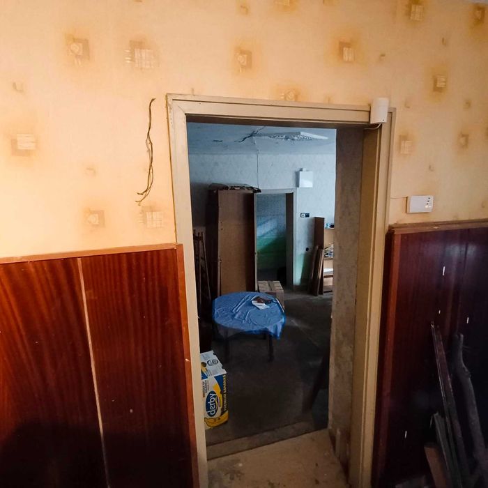 Продавам първия етаж от къща в с. Бръшляница | 80 кв.м + двор 1710 кв.м | 24 км от Плевен | 11 990 €