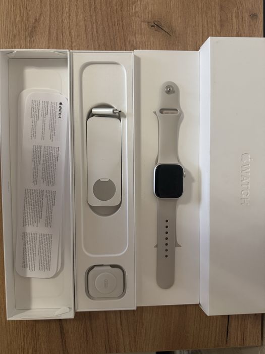 Продам Apple Watch 8, 41 mm