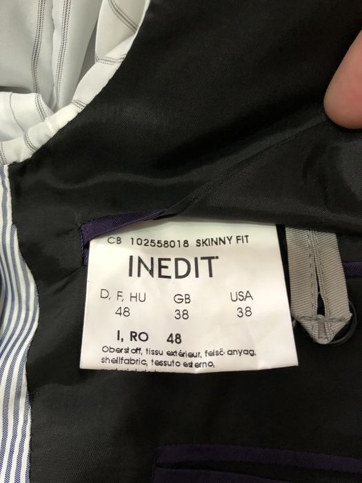 Vând costum negru elegant