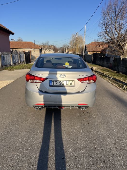Hyundai Elantra 2012