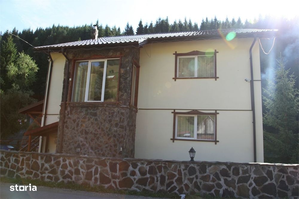 Pensiune de Vanzare in Moeciu de Sus - 13 Camere - pe Malul Raului