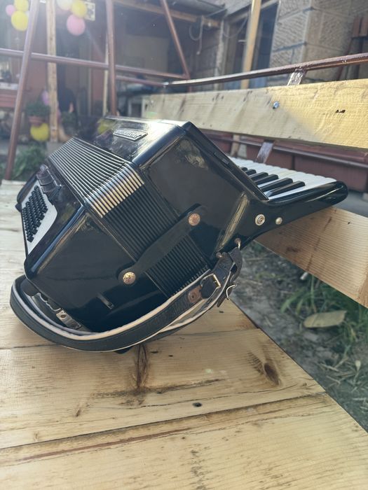 Акордеон Weltmeister Stella 60 баса
