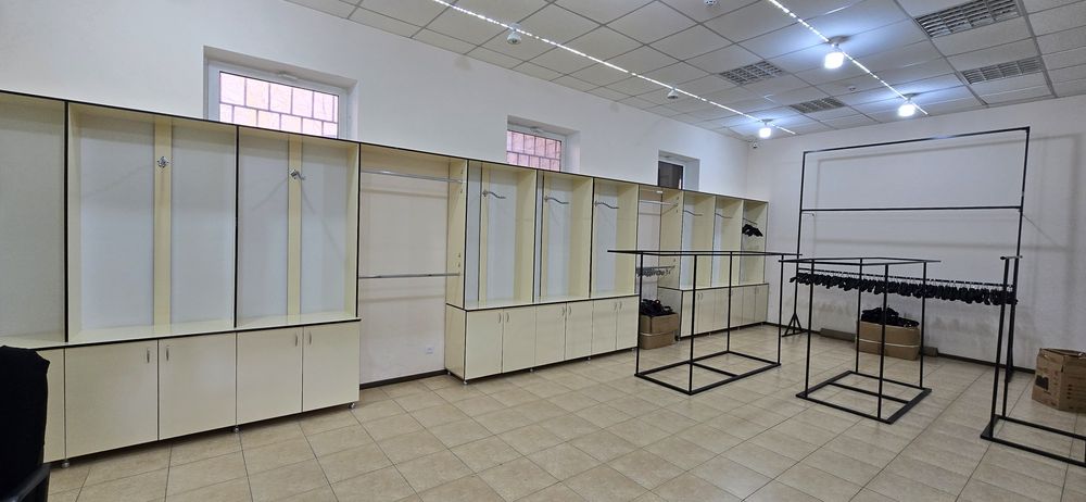 Продаётся мебель для магазина.