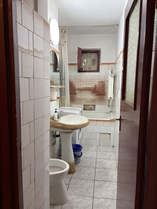Apartament semidecomandat de inchiriat cu garaj