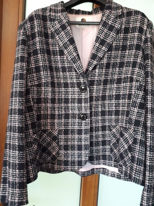 Vand sacouri dama in stare f buna