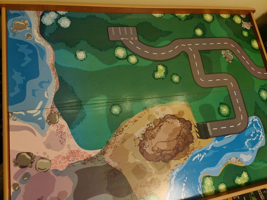 Дървен влак - писта в комплект с маса