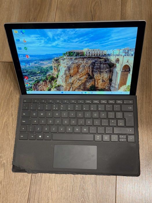 Microsoft Surface Pro 6 i5-8350U/8RAM/256SSD/Intel UHD 620/QHD Touch