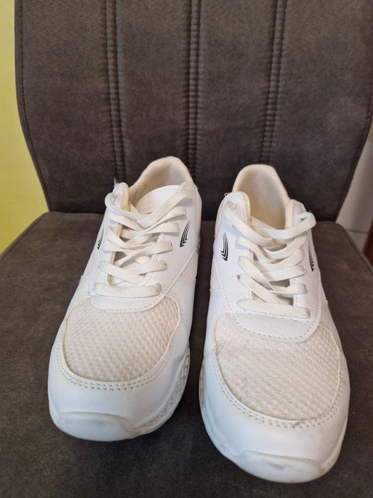 Adidasi comozi nr 40