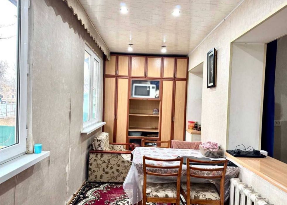 Квартира на Новомосковская -Стадион старт 3/3/4 общ пл 80м/77 серия