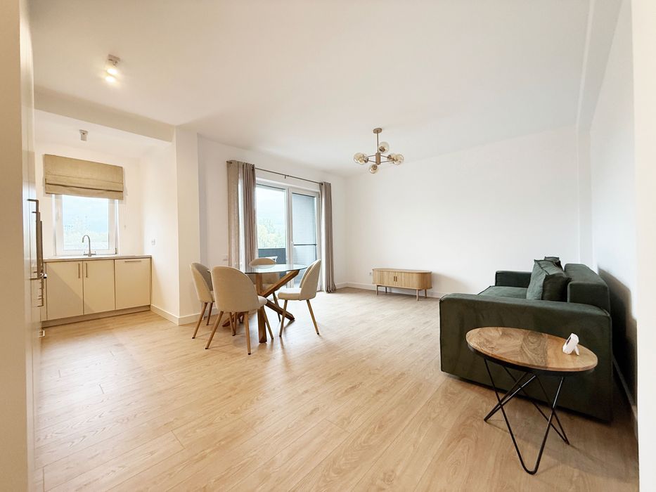 Vand apartament 2 camere complet mobilat, etaj 1, cu loc de parcare