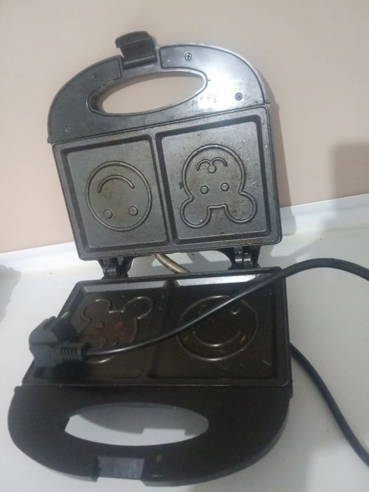 Вафельница новая продоется