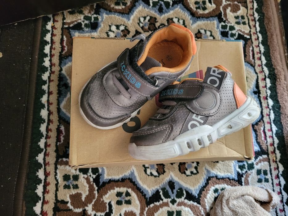 Детская  обувь  22-23 размер