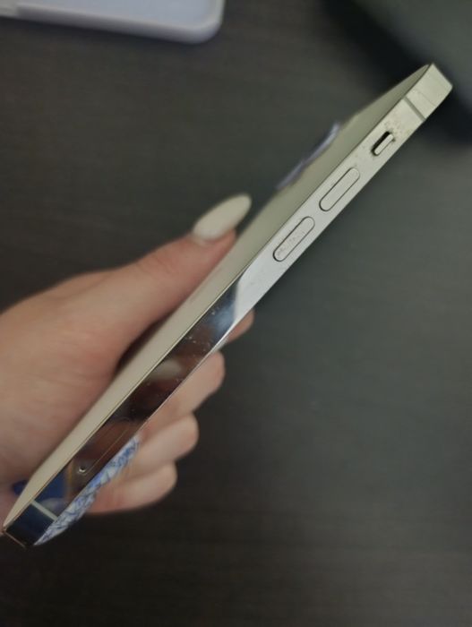 Бял iphone 12 pro