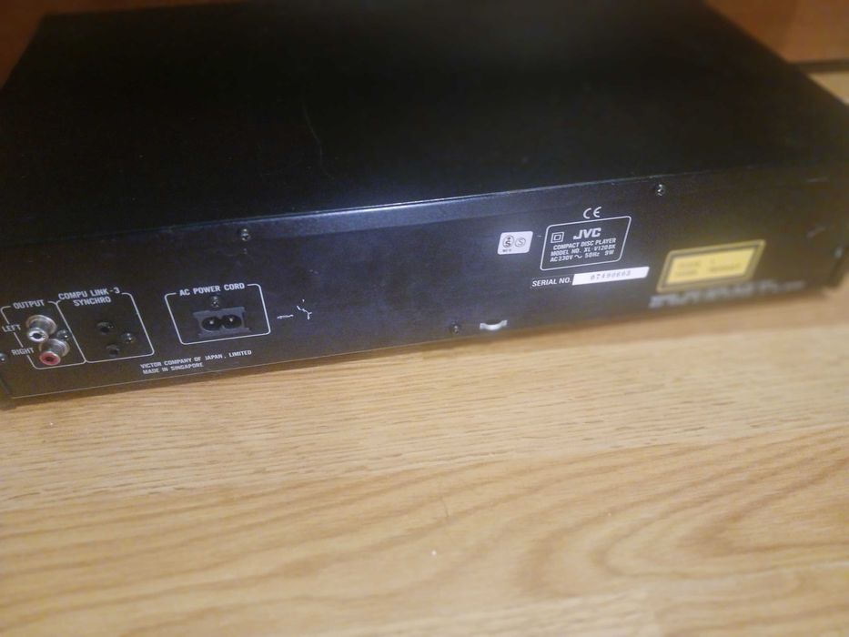 Стар качествен cd player jvc xl-v120bk